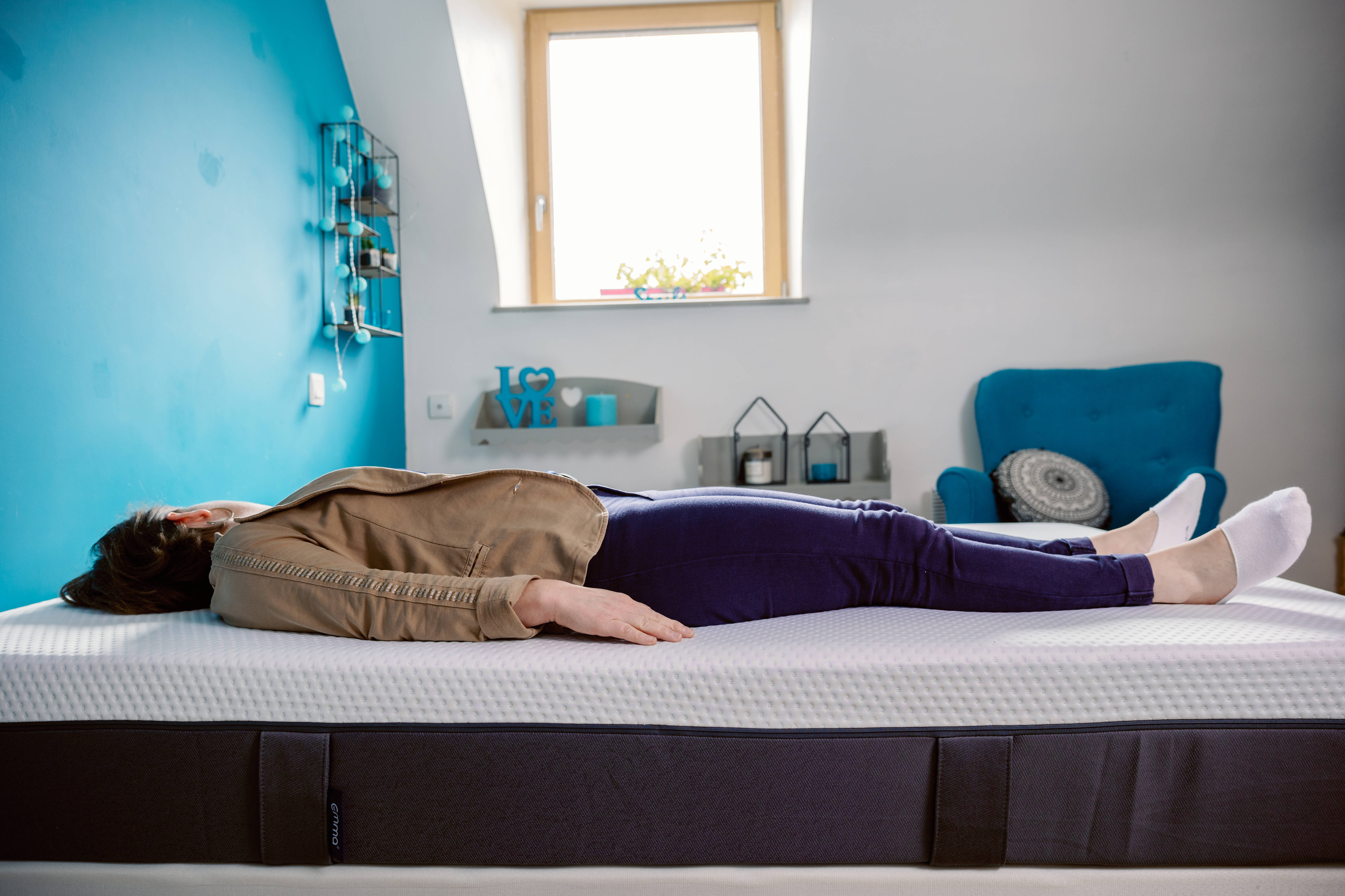 colchon emma hybrid premium plus durmiendo boca arriba